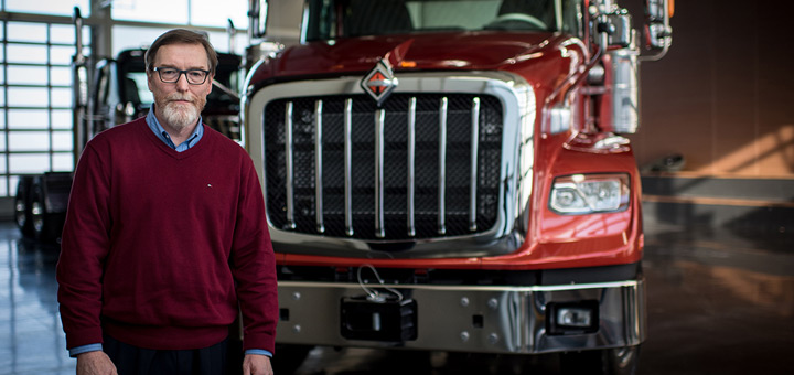 camiones electricos navistar director ejecutivo troy clarke